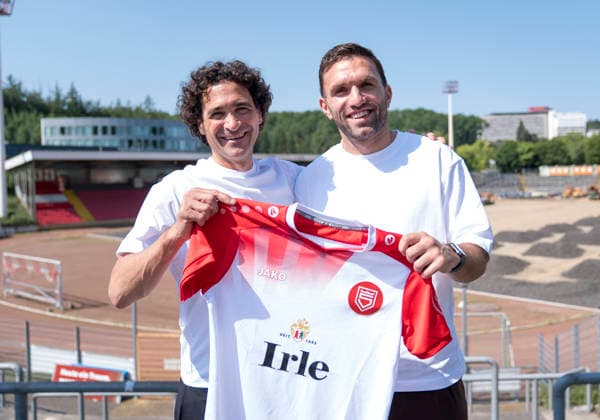Presentation of new signing Eros Dacaj at Sportfreunde Siegen, pictured here with Nico Michaty. SF Siegen, June 19, 2026. Soccer, Regionalliga West, GER, Siegen, Leimbachstadion Siegen,detected_source_language Copyright: HMBxMedia xMarcoxBader