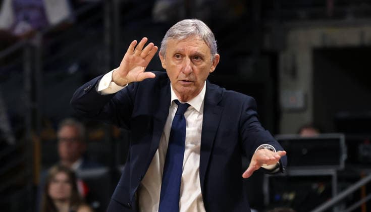 Coach Svetislav Pesic gives instructions; Upper-body drill; Basketball; BBL; Bundesliga; Mens; Playoff Final 4; Game 4; 2025–2026 season; June 19, 2026; ALBA Berlin vs. Bayern Munich,detected_source_language