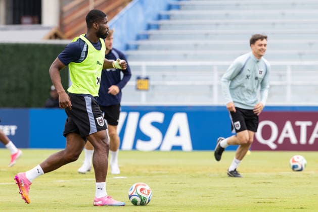 FOOTBALL - FIFA World Cup, WM, Weltmeisterschaft, Fussball 2026, preview SANTA BARBARA,CALIFORNIA,USA,19.JUN.26 - FOOTBALL - FIFA World Cup 2026, USA, Mexico, Canada, preview, Oesterreichischer Fussball-Bund, training team AUT. Image shows Kevin Danso and video analyst Michael Brownlow (AUT).  GEPAxpictures xArminxRauthner