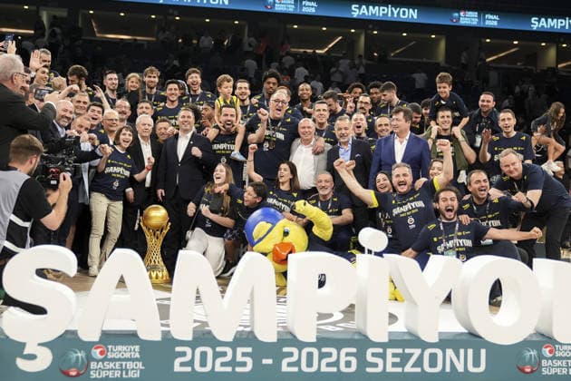 Fenerbahce crowns 13th championship title in Basketball Super Lig ISTANBUL, TURKIYE - JUNE 19: Fenerbahce Beko players celebrates after winning against Besiktas Gain in Game 4 of the Turkish Basketball Super League playoff finals at Sinan Erdem Sports Hall on June 19, 2026, in Istanbul, Turkiye. Fenerbahce Beko secured a 3-1 series victory with the win and claimed the Turkish Basketball Super League championship title. Arife Karakum Anadolu Istanbul Turkey. Editorial use only. Please get in touch for any other usage.  Copyright: x2026xAnadoluxArifexKarakumx