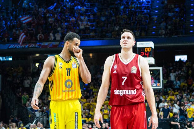 Norris Agbakoko, Alba Berlin, 17, and Johannes Voigtmann, Bayern Munich, 7, June 19, 2026, Alba Berlin vs. Bayern Munich, Basketball, BBL, Max Schmeling Halle, Berlin. BBL regulations prohibit any use of photographs as image sequences and or quasi-video.,detected_source_language Copyright: HMBxMedia xFinnxWeidmann
