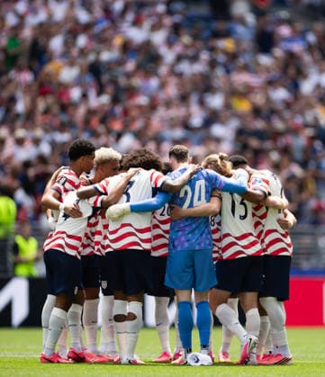 SEATTLE, WASHINGTON - JUNE 19: The United States team huddle before the FIFA World Cup, WM, Weltmeisterschaft, Fussball 2026 Group D match between USA and Australia at Seattle Stadium on June 19, 2026 in Seattle, Washington.  Copyright: xMBxMediax