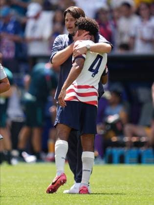USA v Australia - FIFA World Cup, WM, Weltmeisterschaft, Fussball 2026 - Group D SEATTLE, USA - JUNE 19: Head coach Mauricio Pochettino and Tyler Adams of USA celebrate after the 2026 FIFA World Cup First Stage Group D match between USA and Australia at Lumen Field (Seattle Stadium) in Seattle, Washington, United States on June 19, 2026. Ercin Erturk Anadolu Washington United States. Editorial use only. Please get in touch for any other usage.  Copyright: x2026xAnadoluxErcinxErturkx