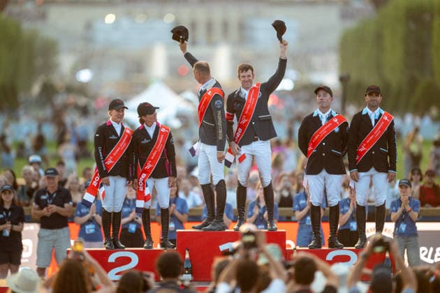 Maximilian Weishaupt et Marco Kutscher (Riesenbeck International), les 1er, Angelica Augustsson et Jörne Sprehe (2ème), Olivier Perreau et Cian O connor (3ème) lors de la remise du prix GCL of paris - round 2 team competition presented by l équipe lors du 12ème édition Longines Paris Eiffel Jumping au pied de la Tour Eiffel sur le Champ-de-Mars à Paris le 19 juin 2026. Perusseau Veeren Bestimage Presentation of the GCL of Paris prize - round 2 team competition presented by the team during the 12th edition of the Longines Paris Eiffel Jumping at the foot of the Eiffel Tower on the Champ-de-Mars in Paris on June 19, 2026. Paris France  Copyright: xVeeren-Perusseau BestimagexVeeren-Perusseau Bestimagex