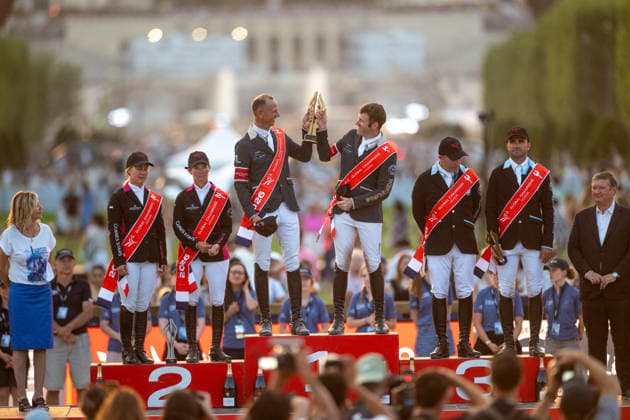 Maximilian Weishaupt et Marco Kutscher (Riesenbeck International), les 1er, Angelica Augustsson et Jörne Sprehe (2ème), Olivier Perreau et Cian O connor (3ème) lors de la remise du prix GCL of paris - round 2 team competition presented by l équipe lors du 12ème édition Longines Paris Eiffel Jumping au pied de la Tour Eiffel sur le Champ-de-Mars à Paris le 19 juin 2026. Perusseau Veeren Bestimage Presentation of the GCL of Paris prize - round 2 team competition presented by the team during the 12th edition of the Longines Paris Eiffel Jumping at the foot of the Eiffel Tower on the Champ-de-Mars in Paris on June 19, 2026. Paris France  Copyright: xVeeren-Perusseau BestimagexVeeren-Perusseau Bestimagex