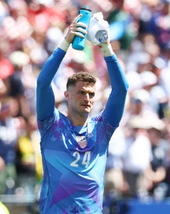 Goalkeeper Matt Freese of the United States celebrates after the US defeated Australia 2-0 in their FIFA World Cup, WM, Weltmeisterschaft, Fussball match at Lumen Field in Seattle, Washington, on Friday, June 19, 2026.  SEA20260619931 CHRISTIANxBRUNSKILL