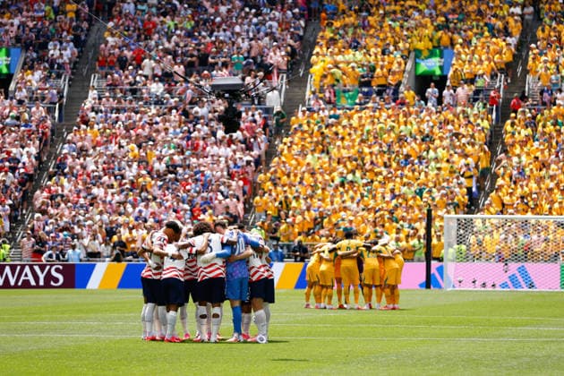 SEATTLE, WA - JUNE 19: Players from the United States and Australia huddle before the FIFA World Cup, WM, Weltmeisterschaft, Fussball 2026 Group D match between the USA and Australia on June 19, 2026 at Seattle Stadium in Seattle, Washington. (Photo by Henry Rodenburg Icon Sportswire) SOCCER: JUN 19 FIFA World Cup 26 Group D - USA vs Australia EDITORIAL USE ONLY Icon260619006