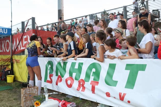 ANHALT Track and Field Meeting in Dessau-Roßlau, June 19, 2026 Malaika Mihambo 258, LG Kurpfalz, long jump, signing autographs; banner from ANHALT Sport e.V.; stock image 28th International ANHALT Track and Field Meeting 2026 at Paul Greifzu Stadium in Dessau-Roßlau, June 19, 2026,detected_source_language Copyright: xBEAUTIFULxSPORTS JanxKaeferx