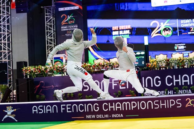 June 19, 2026, New Delhi, Delhi, India: Tsumori Shido (Japan) vs. Luo Shaotong (China) during Semi-Finals of Asian Senior Fencing Championships 2026 (Men s Sabre) at Bharat Mandapam Convention Centre, New Delhi, India on 19th June 2026. New Delhi India - ZUMAd207 20260619_zsp_d207_270 Copyright: xAvijitxDasx