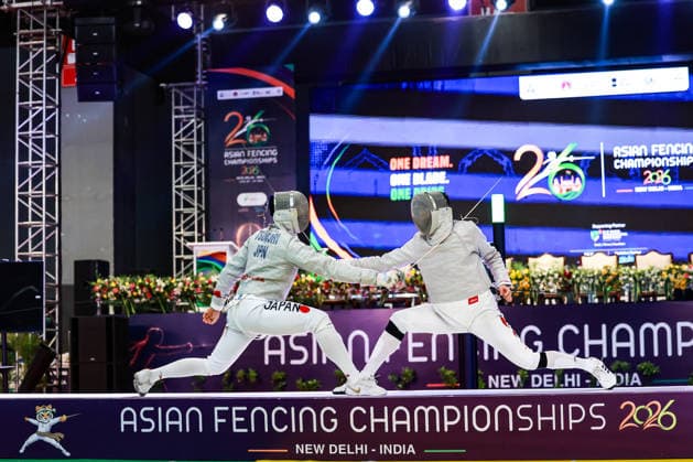 June 19, 2026, New Delhi, Delhi, India: Tsumori Shido (Japan) vs. Luo Shaotong (China) during Semi-Finals of Asian Senior Fencing Championships 2026 (Men s Sabre) at Bharat Mandapam Convention Centre, New Delhi, India on 19th June 2026. New Delhi India - ZUMAd207 20260619_zsp_d207_271 Copyright: xAvijitxDasx