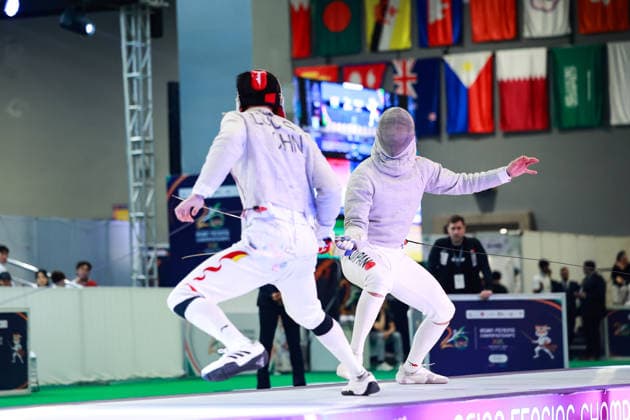 June 19, 2026, New Delhi, Delhi, India: Tsumori Shido (Japan) vs. Luo Shaotong (China) during Semi-Finals of Asian Senior Fencing Championships 2026 (Men s Sabre) at Bharat Mandapam Convention Centre, New Delhi, India on 19th June 2026. Fencing 2026: Asian Senior Fencing Championships 2026  - ZUMAd207 20260619_zsp_d207_281 Copyright: xAvijitxDasx