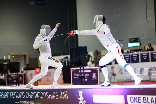 June 19, 2026, New Delhi, Delhi, India: Tsumori Shido (Japan) vs. Luo Shaotong (China) during Semi-Finals of Asian Senior Fencing Championships 2026 (Men s Sabre) at Bharat Mandapam Convention Centre, New Delhi, India on 19th June 2026. New Delhi India - ZUMAd207 20260619_zsp_d207_280 Copyright: xAvijitxDasx