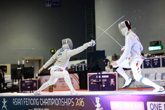 June 19, 2026, New Delhi, Delhi, India: Tsumori Shido (Japan) vs. Luo Shaotong (China) during Semi-Finals of Asian Senior Fencing Championships 2026 (Men s Sabre) at Bharat Mandapam Convention Centre, New Delhi, India on 19th June 2026. New Delhi India - ZUMAd207 20260619_zsp_d207_283 Copyright: xAvijitxDasx