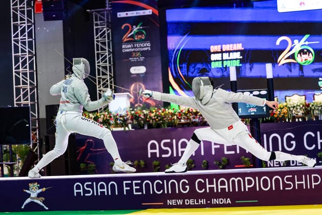June 19, 2026, New Delhi, Delhi, India: Tsumori Shido (Japan) vs. Luo Shaotong (China) during Semi-Finals of Asian Senior Fencing Championships 2026 (Men s Sabre) at Bharat Mandapam Convention Centre, New Delhi, India on 19th June 2026. New Delhi India - ZUMAd207 20260619_zsp_d207_284 Copyright: xAvijitxDasx