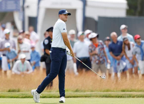 Ludvig Åberg of Sweden hits an approach shot to the 3rd hole in the second round of the 126th U.S. Open Golf Championship at Shinnecock Hills Golf Club in Southampton, NY on Friday, June 19, 2026.  NYC202606191008 JOHNxANGELILLO