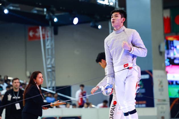 June 19, 2026, New Delhi, Delhi, India: Luo Shaotong (China) celebrates after beating Tsumori Shido (Japan) during Semi-Finals of Asian Senior Fencing Championships 2026 (Men s Sabre) at Bharat Mandapam Convention Centre, New Delhi, India on 19th June 2026. New Delhi India - ZUMAd207 20260619_zsp_d207_294 Copyright: xAvijitxDasx