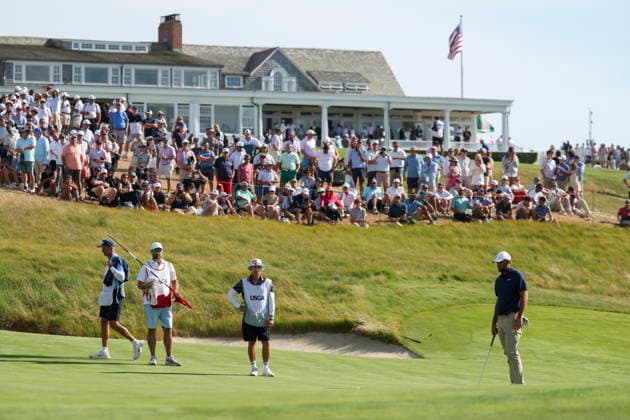 US Open Golf Championship - Round 2 Scottie Scheffler (R) of the US lines up a putt during the second round of the 126th U.S. Open golf tournament at Shinnecock Hills Golf Club in Southampton, New York, USA, 19 June 2026. SOUTHAMPTON NEW YORK UNITED STATES  Copyright: xSARAHxYENESELx