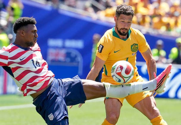 United States v Australia - FIFA World Cup, WM, Weltmeisterschaft, Fussball 2026 - Group D SEATTLE, UNITED STATES - JUNE 19: A. Freeman (16) of United States in action against M. Leckie (7) of Australia during the 2026 FIFA World Cup Group D match between United States and Australia in Seattle, Washington, United States on June 19, 2026. Ercin Erturk Anadolu Washington United States. Editorial use only. Please get in touch for any other usage.  Copyright: x2026xAnadoluxErcinxErturkx