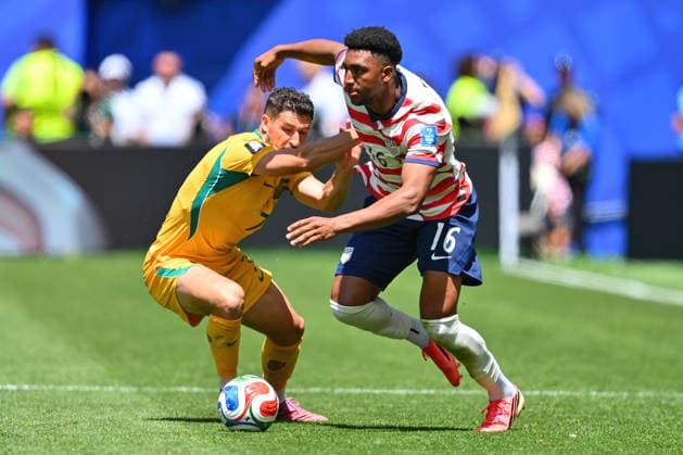 June 19, 2026: United States of America defender Alex Freeman (16) tries to reach the ball before Australia midfielder Matthew Leckie (7) during the FIFA World Cup, WM, Weltmeisterschaft, Fussball soccer match between Australia and USA in Seattle, WA. Team USA defeated Australia 2-0. CSM FIFA World Cup 2026 Soccer: JUN 19 USA Vs Australia  - ZUMAc04_ 20260619_zma_c04_017 Copyright: xStevexFaberx