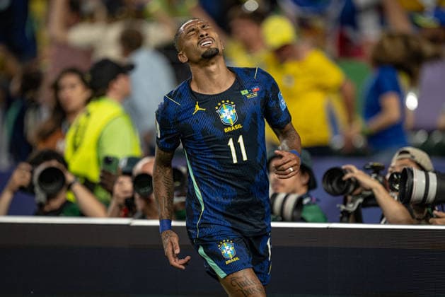 Raphinha of Brazil gestures during the FIFA World Cup, WM, Weltmeisterschaft, Fussball 2026 Group C match between Brazil and Haiti at Philadelphia Stadium in Philadelphia, Pennsylvania, United States, on June 19th, 2026. (Photo by Riquelve Nata Sports Press Photo)  Copyright: xRiquelvexNata SportsxPressxPhotox Sportspressphoto_SPR171112