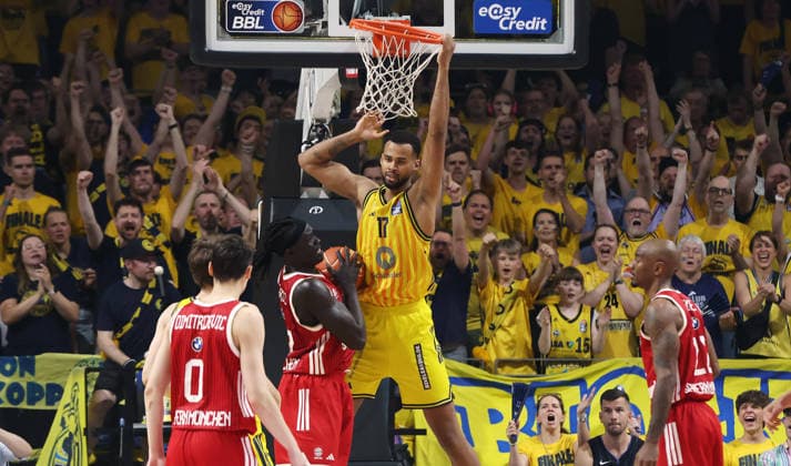 Norris Agbakoko after a dunk at the basket