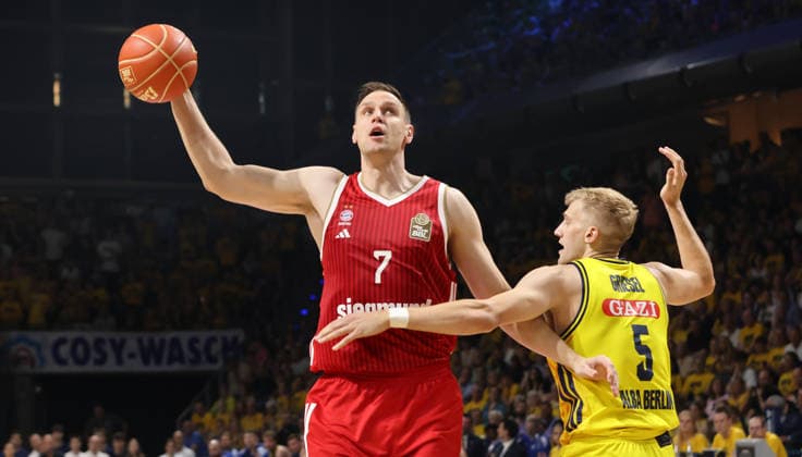 Johannes Voigtmann with the ball, Sam Griesel in a duel; game scene; action; sports; basketball; BBL; Bundesliga; mens; playoff; Game 4; 2025–2026 season; June 19, 2026; ALBA Berlin vs. Bayern Munich,detected_source_language