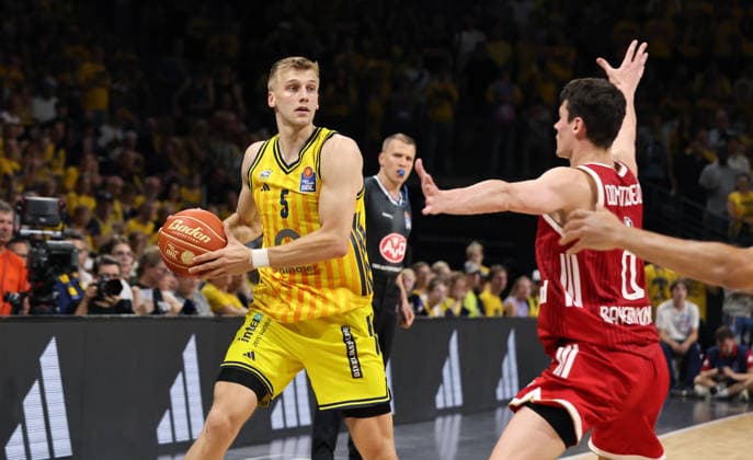 Sam Griesel with the ball, Nenad Dimitrijevic in a duel; game action; sports; basketball; BBL; Bundesliga; mens; playoff; Game 4 of the finals; 2025–2026 season; June 19, 2026; ALBA Berlin vs. Bayern Munich,detected_source_language