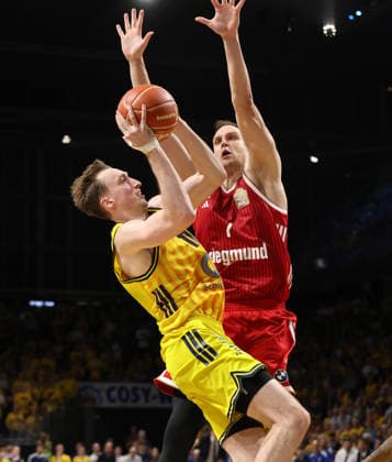 Moses Wood with the ball, Johannes Voigtmann in a duel; game scene, action, sports, basketball, BBL, Bundesliga, mens playoffs, Game 4 of the finals, 2025–2026 season, June 19, 2026, ALBA Berlin vs. Bayern Munich,detected_source_language