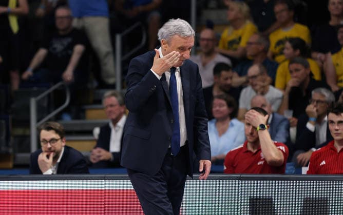 Coach Svetislav Pesic Disappointed Disappointment Action Upper Body Sports Basketball BBL Bundesliga Mens Playoffs Game 4 of the Finals, 2025–2026 Season, June 19, 2026, ALBA Berlin vs. Bayern Munich,detected_source_language