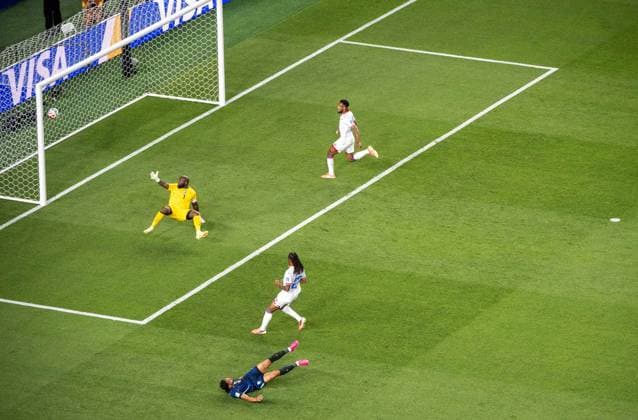 Soccer, Mens, 2026 FIFA World Cup in Mexico, Canada, and the U.S., Group C match in Philadelphia, Matchday 2, Brazil vs. Haiti, Matheus Cunha 9, Brazil scores the goal to make it 2–0 against Haiti goalkeeper Johny Placide, June 19, 2026,,detected_source_language Copyright: xMatthiasxKochx