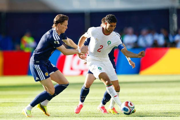 June 19, 2026; Foxborough, Massachusetts, USA; Scotland midfielder Scott McTominay (4) tries to contain Morocco defender Achraf Hakimi (2) during a FIFA World Cup, WM, Weltmeisterschaft, Fussball 2026 Group C match between Scotland and Morocco at Boston Stadium. (c) CSM FIFA World Cup 2026: Scotland Vs Morocco JUN 19  - ZUMAc04_ 20260619_zma_c04_052 Copyright: xBurtxGranofskyx