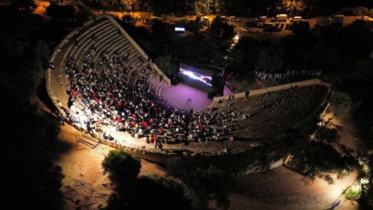 Football fans gather at ancient theater to watch Turkiye-Paraguay match ANTALYA, TURKIYE - JUNE 20: An aerial view as Football fans begin taking their seats at the 2,000-year-old Antiphellos Ancient Theatre to watch Turkiye s 2026 FIFA World Cup, WM, Weltmeisterschaft, Fussball match against Paraguay on a giant screen, in Kas district of Antalya, Turkiye, on June 20, 2026. Talip Demirci Anadolu Antalya Turkey. Editorial use only. Please get in touch for any other usage.  Copyright: x2026xAnadoluxTalipxDemircix