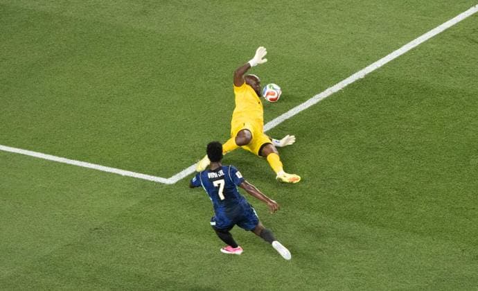 Soccer, Mens, 2026 FIFA World Cup in Mexico, Canada, and the U.S., Group C match in Philadelphia, Matchday 2, Brazil vs. Haiti; Vinicius Junior (7) of Brazil scores the goal to make it 3–0 against Haiti’s goalkeeper Johny Placide, June 19, 2026,,detected_source_language Copyright: xMatthiasxKochx