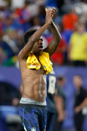 Brazil v Haiti: Group C - FIFA World Cup, WM, Weltmeisterschaft, Fussball 2026 Vinicius Junior of Brazil applauds the fans after winning the FIFA World Cup 2026 Group C match between Brazil and Haiti at Philadelphia Stadium on June 19, 2026 in Philadelphia, United States. Philadelphia Philadelphia Stadium PA United States Copyright: xAllstarxPicturexLibraryxLtdx