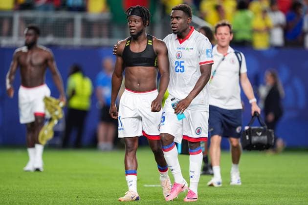 Dominique Simon of Haiti and Don Deedson Louicius of Haiti look dejected at full time Brazil v Haiti, 2026 FIFA World Cup, WM, Weltmeisterschaft, Fussball Group C, Football, Philadelphia Stadium, Philadelphia, Pennsylvania, USA - 19 Jun 2026Philadelphia Philadelphia Stadium Pennsylvania (PA) United States of America  Copyright: xIsmaelxAdnan Shutterstockx 16936842fb