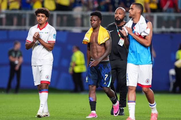 Vinicius Junior of Brazil walks back to the changing rooms Brazil v Haiti, 2026 FIFA World Cup, WM, Weltmeisterschaft, Fussball Group C, Football, Philadelphia Stadium, Philadelphia, Pennsylvania, USA - 19 Jun 2026Philadelphia Philadelphia Stadium Pennsylvania (PA) United States of America  Copyright: xIsmaelxAdnan Shutterstockx 16936842ey