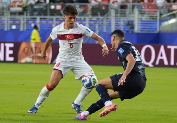 Turkiye v Paraguay - FIFA World Cup, WM, Weltmeisterschaft, Fussball 2026 - Group D SANTA CLARA, UNITED STATES - JUNE 19: Arda Guler (8) of Turkiye in action the 2026 FIFA World Cup First Stage Group D match between Turkiye and Paraguay at the San Francisco Bay Area Stadium (Levi’s Stadium) in Santa Clara, California, United States on June 19, 2026. Tayfun Coskun Anadolu California United States. Editorial use only. Please get in touch for any other usage.  Copyright: x2026xAnadoluxTayfunxCoskunx