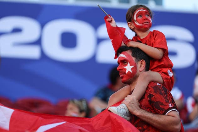 Fans of Turkey react before the FIFA World Cup, WM, Weltmeisterschaft, Fussball 2026 group stage D soccer match between Paraguay and Turkey at the Levi s stadium in Santa Clara, United States, 19 June 2026. FIFA World Cup 2026 - Group D - Turkey vs Paraguay !ACHTUNG: NUR REDAKTIONELLE NUTZUNG!  Copyright: xMiguelxGutiérrezx GR6153 20260620-55020652673_1