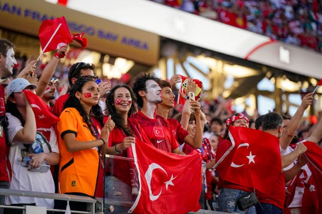 USA Soccer FIFA World Cup 2026 Group Stage Group D Turkey vs. Paraguay Levi’s Stadium Santa Clara, San Francisco Bay Area, Santa Clara County, California Turkey, Turkish fans, fan section, supporters, Turkish flags, national flag, face paint, fan makeup, cheering, emotions, atmosphere, fan culture, spectators, stands, smartphone, selfie, young fans, women, men, stadium, soccer fans, national team, 2026 FIFA World Cup, 2026 FIFA World Cup, Levi’s Stadium, Santa Clara, San Francisco Bay Area, California, USA,detected_source_language Copyright: xJOERANxSTEINSIEKx