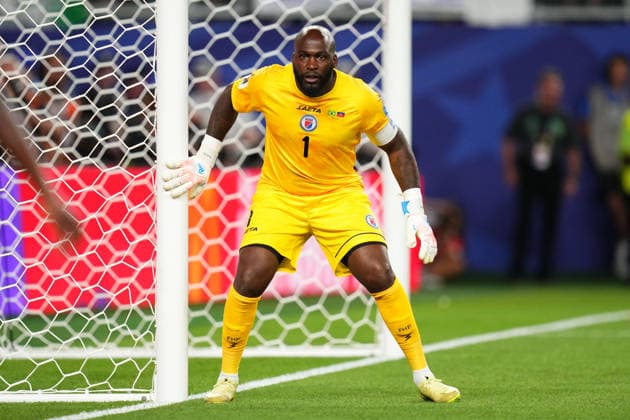 June 19, 2026: Haiti Goalie Johny Placide (1) defends the goal during the second half of a World Cup Match against Brazil at Philadelphia Stadium in Philadelphia, Pennsylvania. CSM Philadelphia United States of America - ZUMAc04_ 20260619_zma_c04_130 Copyright: xKylexRoddenx