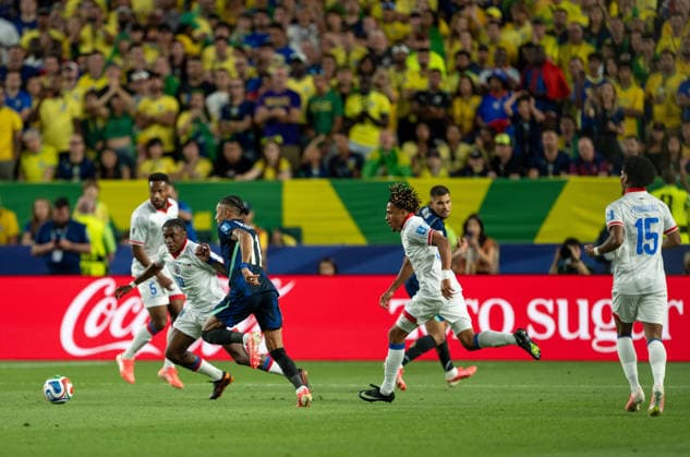 June 19, 2026, Philadelphia, Pennsylvania, United States: Brazil BRUNO GUIMARAES (8) and RAPHINHA (11) in action during the group C World Cup match against Haiti JEAN-RICNER BELLEGARDE (10) and RUBEN PROVIDENCE (15) at Philadelphia Stadium World Cup 2026: Brazil 3 : )Haiti  - ZUMArf1_ 20260619_zaf_rf1_007 Copyright: xRickyxFitchettx