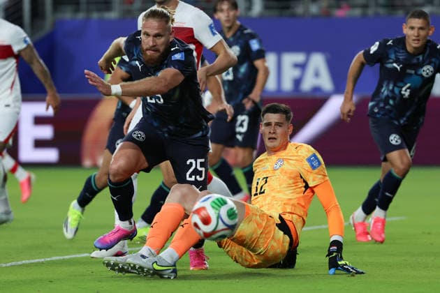 Isidro Pitta (L) and Orlando Gill of Paraguay defend during the FIFA World Cup, WM, Weltmeisterschaft, Fussball 2026 group D match between Turkey and Paraguay at the Levi s stadium in Santa Clara, United States, 19 June 2026. FIFA World Cup 2026 - Group D - Turkey vs. Paraguay !ACHTUNG: NUR REDAKTIONELLE NUTZUNG!  Copyright: xMiguelxGutiérrezx GR6218 20260620-55020652762_1