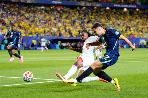 June 19, 2026, Philadelphia, Pennsylvania, United States: Gabriel Martinelli of Brazil kicks the ball during the FIFA World Cup, WM, Weltmeisterschaft, Fussball 2026 Group C match between Brazil and Haiti at Philadelphia Stadium on June 19, 2026 in Philadelphia, Pennsylvania. Brazil V Haiti: Group C - FIFA World Cup 2026  - ZUMAa181 20260619_zaa_a181_068 Copyright: xJosexBretonx