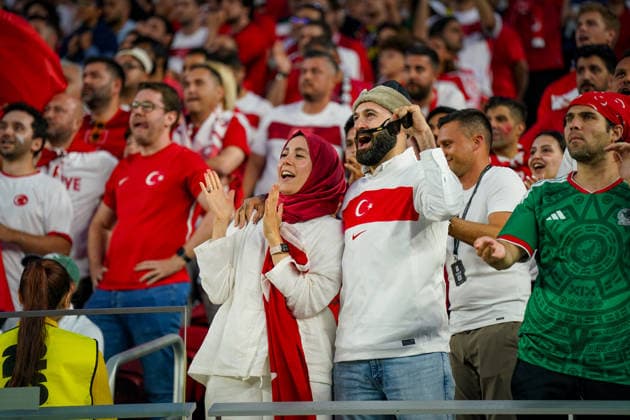 USA Soccer FIFA World Cup 2026 Group Stage Group D Turkey vs. Paraguay Levi’s Stadium Santa Clara, San Francisco Bay Area, Santa Clara County, California Turkey, Turkish fans, fan section, supporters, followers, couple, family, headscarf, hijab, Cheering, Emotions, Excitement, Spectators, Stands, Fan Culture, National Colors, National Team, Soccer Fans, Atmosphere, Stadium, 2026 FIFA World Cup, 2026 FIFA World Cup, Levi’s Stadium, Santa Clara, San Francisco Bay Area, California, USA, diversity, integration, major event, sports,detected_source_language Copyright: xJOERANxSTEINSIEKx