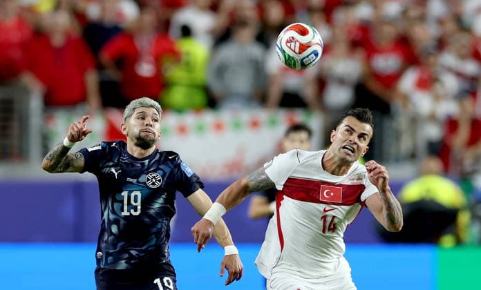 FIFA World Cup, WM, Weltmeisterschaft, Fussball 2026 - Group D - Turkey vs Paraguay Abdulkerim Bardakci (R) of Turkey in action against Julio Enciso of Paraguay during the FIFA World Cup 2026 group stage match Turkey against Paraguay, in San Francisco, USA, 19 June 2026. SAN FRANCISCO United States  Copyright: xBENJAMINxFANJOYx