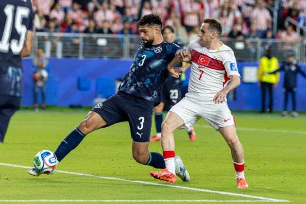 SANTA CLARA, CA - JUNE 19: Omar Alderete 3 of Paraguay clears the ball during the FIFA World Cup, WM, Weltmeisterschaft, Fussball 2026 Group D match between Turkiye and Paraguay on June 19, 2026 at San Francisco Bay Area Stadium in Santa Clara, CA. (Photo by Bob Kupbens Icon Sportswire) SOCCER: JUN 19 FIFA World Cup 26 Group D - Turkiye vs Paraguay EDITORIAL USE ONLY Icon260619030