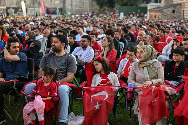 Fans gather at Yedikule Fortress to watch Turkiye-Paraguay World Cup match ISTANBUL, TURKIYE - JUNE 20: Football fans gather wearing jerseys and waving Turkish flags at the historic Yedikule Fortress where a giant screen is set up for supporters to watch Turkiye’s 2026 FIFA World Cup, WM, Weltmeisterschaft, Fussball Group D match against Paraguay, in Fatih district of Istanbul, Turkiye, on June 20, 2026. Saffet Azak Anadolu Istanbul Turkey. Editorial use only. Please get in touch for any other usage.  Copyright: x2026xAnadoluxSaffetxAzakx