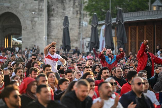 Fans gather at Yedikule Fortress to watch Turkiye-Paraguay World Cup match ISTANBUL, TURKIYE - JUNE 20: Football fans gather wearing jerseys and waving Turkish flags at the historic Yedikule Fortress where a giant screen is set up for supporters to watch Turkiye’s 2026 FIFA World Cup, WM, Weltmeisterschaft, Fussball Group D match against Paraguay, in Fatih district of Istanbul, Turkiye, on June 20, 2026. Saffet Azak Anadolu Istanbul Turkey. Editorial use only. Please get in touch for any other usage.  Copyright: x2026xAnadoluxSaffetxAzakx