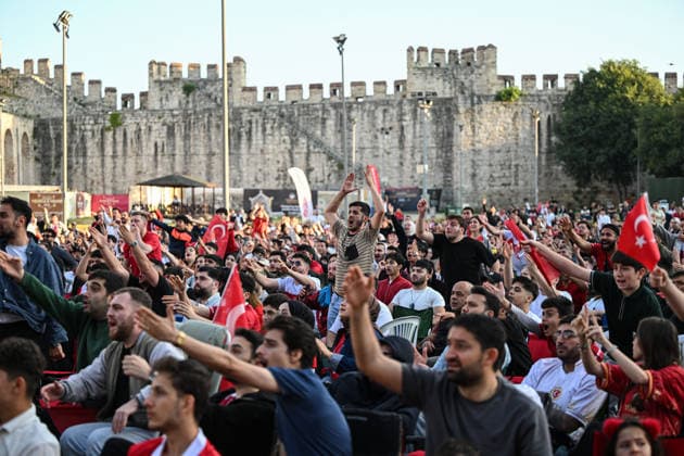 Fans gather at Yedikule Fortress to watch Turkiye-Paraguay World Cup match ISTANBUL, TURKIYE - JUNE 20: Football fans gather wearing jerseys and waving Turkish flags at the historic Yedikule Fortress where a giant screen is set up for supporters to watch Turkiye’s 2026 FIFA World Cup, WM, Weltmeisterschaft, Fussball Group D match against Paraguay, in Fatih district of Istanbul, Turkiye, on June 20, 2026. Saffet Azak Anadolu Istanbul Turkey. Editorial use only. Please get in touch for any other usage.  Copyright: x2026xAnadoluxSaffetxAzakx
