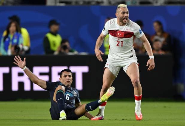 Turkiye v Paraguay - FIFA World Cup, WM, Weltmeisterschaft, Fussball 2026 - Group D SANTA CLARA, UNITED STATES - JUNE 19: Baris Alper Yilmaz of Turkiye in action against Junior Alonso of Paraguay are seen with the referee Ivan Arcides (R) during the 2026 FIFA World Cup First Stage Group D match between Turkiye and Paraguay at the San Francisco Bay Area Stadium (Levi’s Stadium) in Santa Clara, California, United States on June 19, 2026. Tayfun Coskun Anadolu California United States. Editorial use only. Please get in touch for any other usage.  Copyright: x2026xAnadoluxTayfunxCoskunx